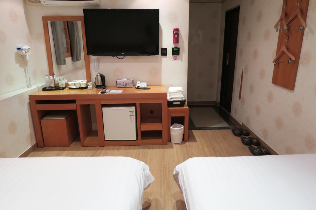 Gs Hotel Jongno Seoul Bagian luar foto