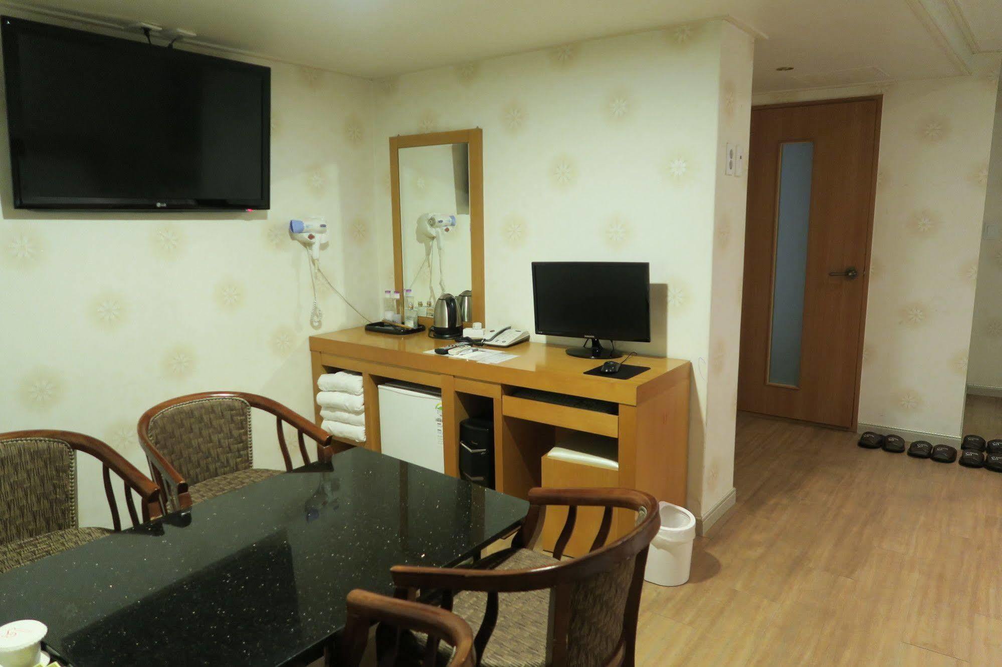 Gs Hotel Jongno Seoul Bagian luar foto
