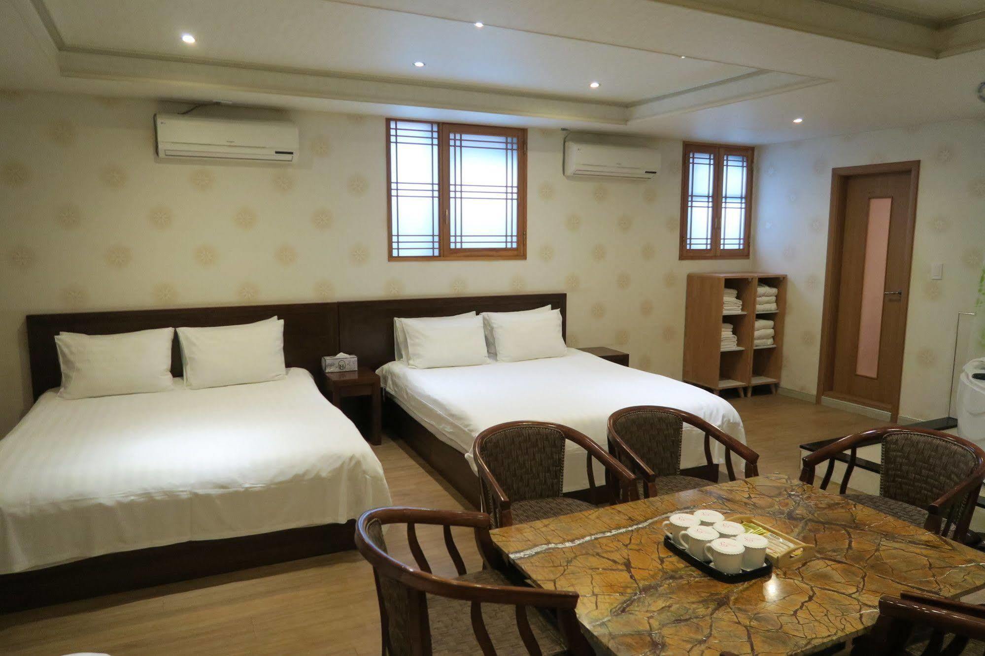 Gs Hotel Jongno Seoul Bagian luar foto